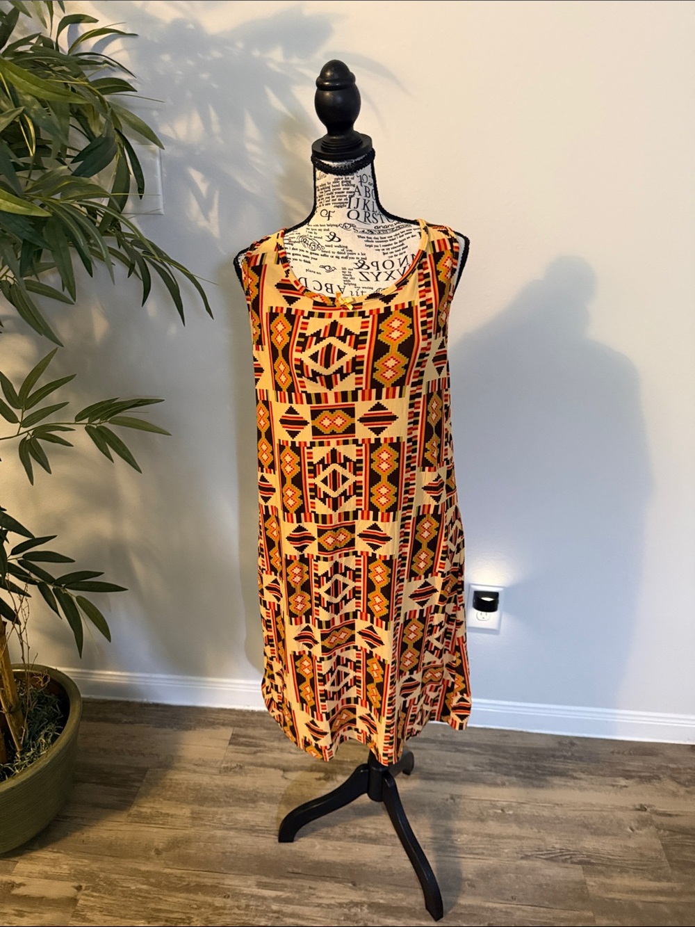Tribal Print Sleeveless Shift Dress - Orange & Black